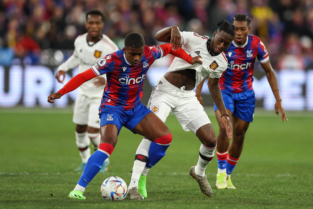 aaron-wan-bissaka-su-hoi-sinh-chong-mat-khien-tat-ca-mnsd-phai-ngo-ngang