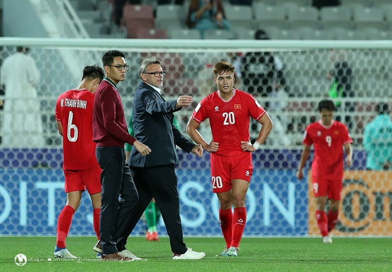 Chuyên gia Văn Đại: ‘Thật khó hiểu khi VFF không sa thải Troussier, phá từ SEA Games tới Asian Cup chưa đủ à’