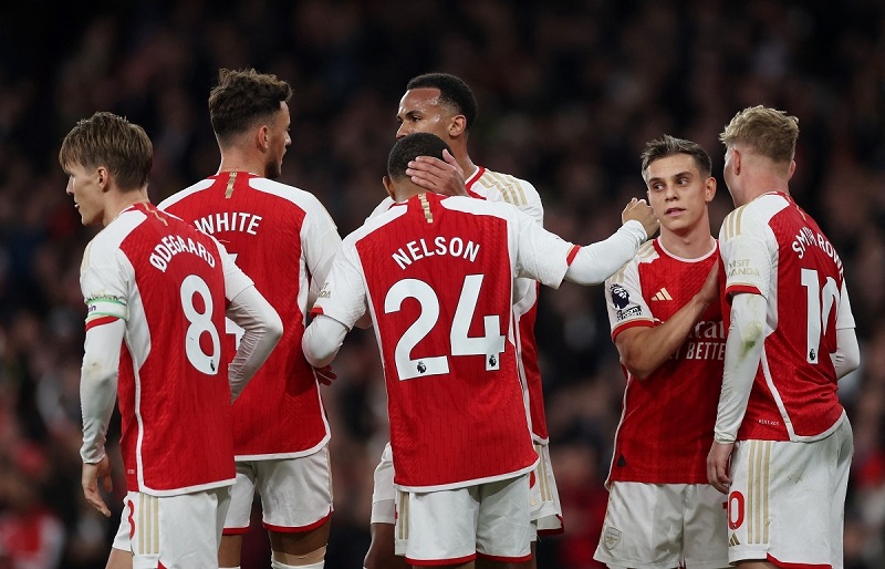 Sao Man City chê Arsenal tầm nhìn hạn hẹp