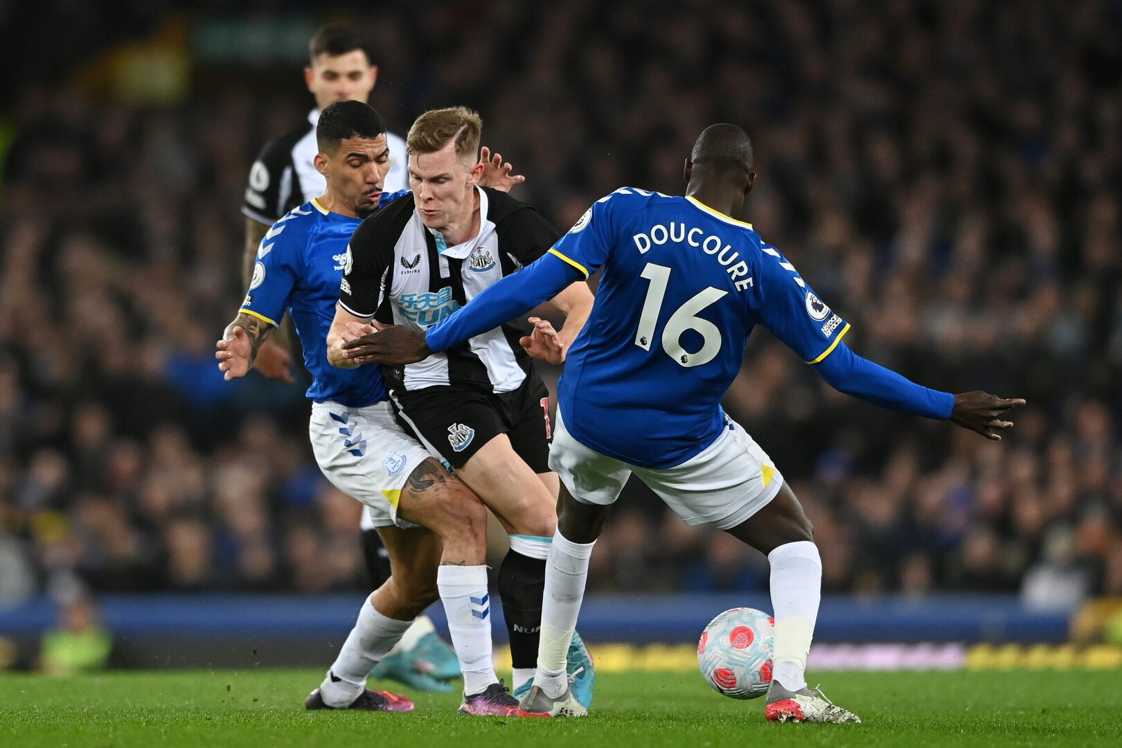 nhan-dinh-soi-keo-everton-vs-newcastle-luc-23h30-ngay-05-10-2024