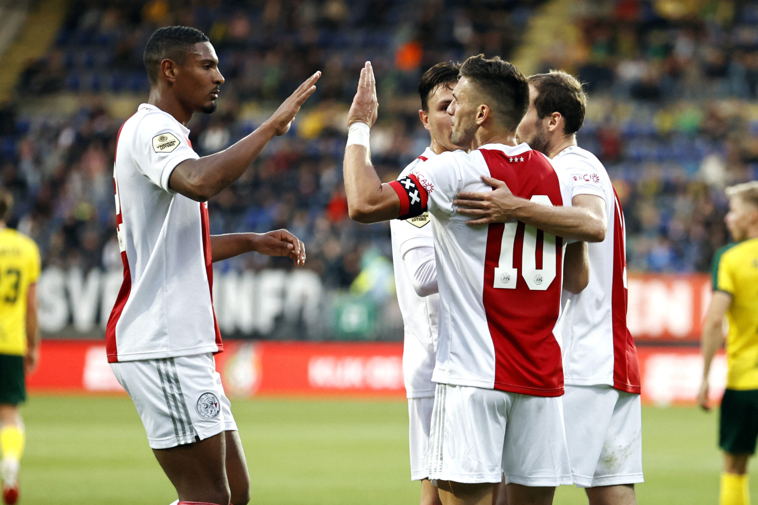 nhan-dinh-soi-keo-slavia-prague-vs-ajax-luc-23h45-ngay-03-10-2024